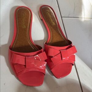 L’intervalle patent leather coral bow flat slides 9 9.5